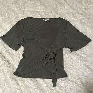 Bb Dakota Far Side v neck tee in green